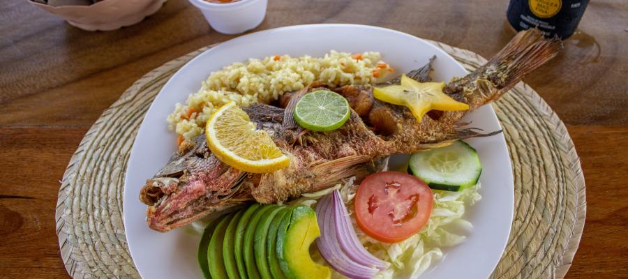 Pescado Frito Playa Blanca Zihuatanejo 